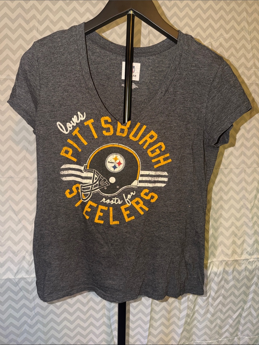 Pittsburgh Steelers womens Grey V-Neck Tee